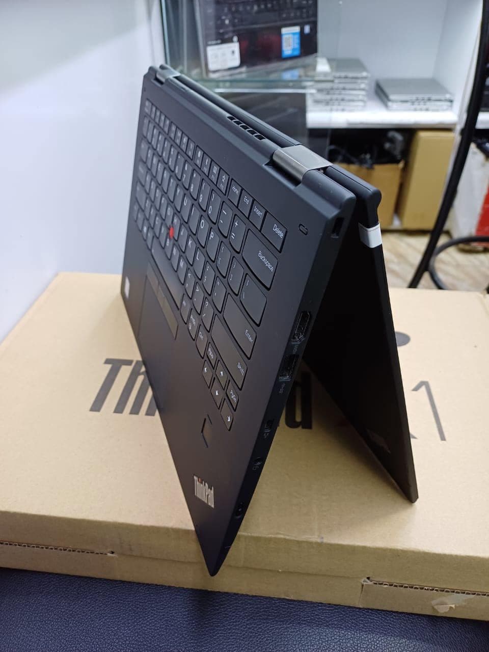 Lenovo Flex 5 14" Core i5 8GB RAM 512GB SSD Touchscreen view 3