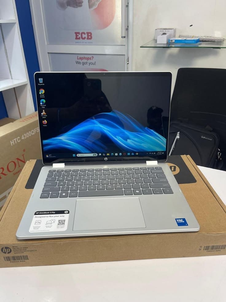 HP OmniBook Ultra Flip x360 Core Ultra 7 16GB RAM 1TB SSD 2.8K OLED view 3