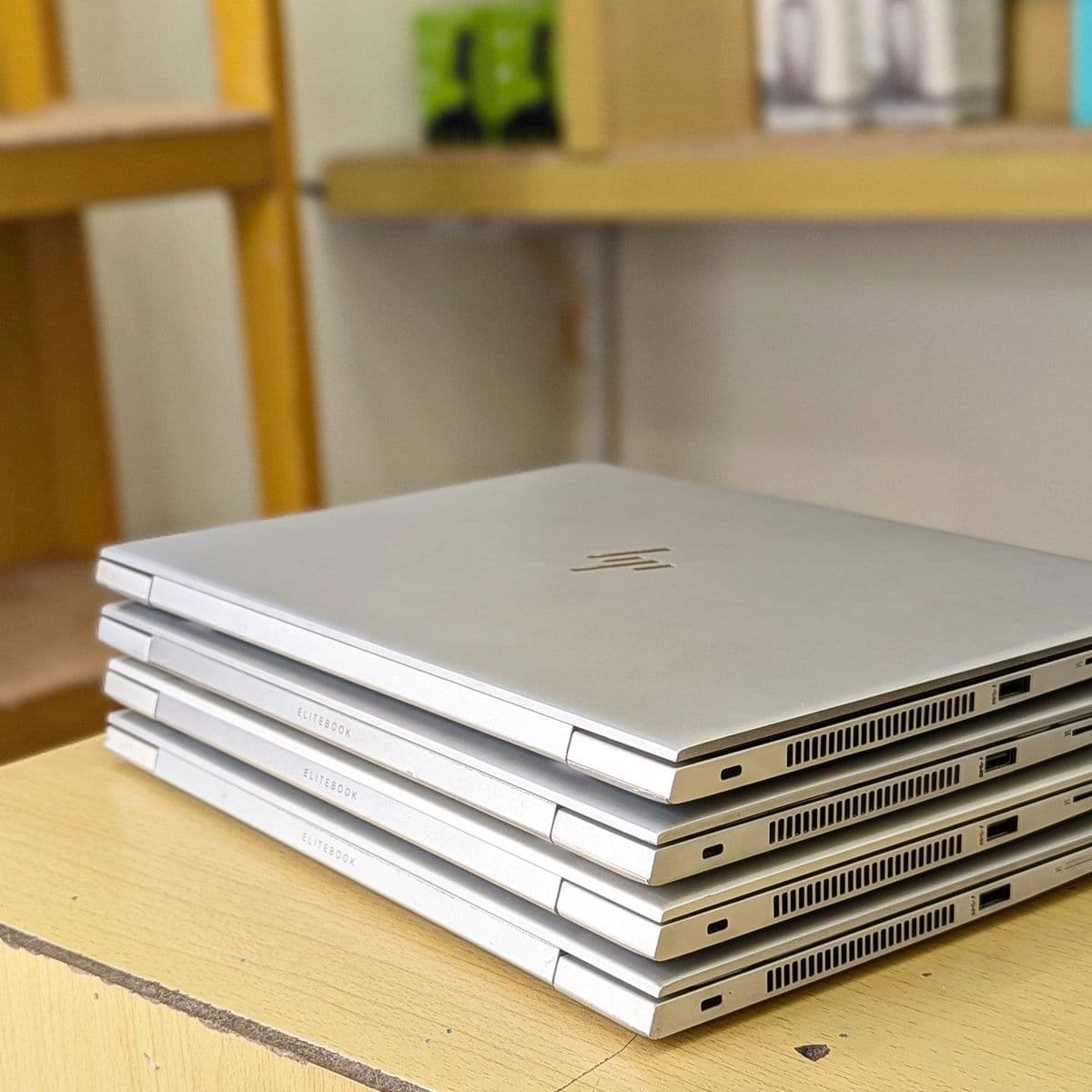 HP EliteBook 1040 G11 Core Ultra 7 16GB RAM 1TB SSD 14" Touch view 2