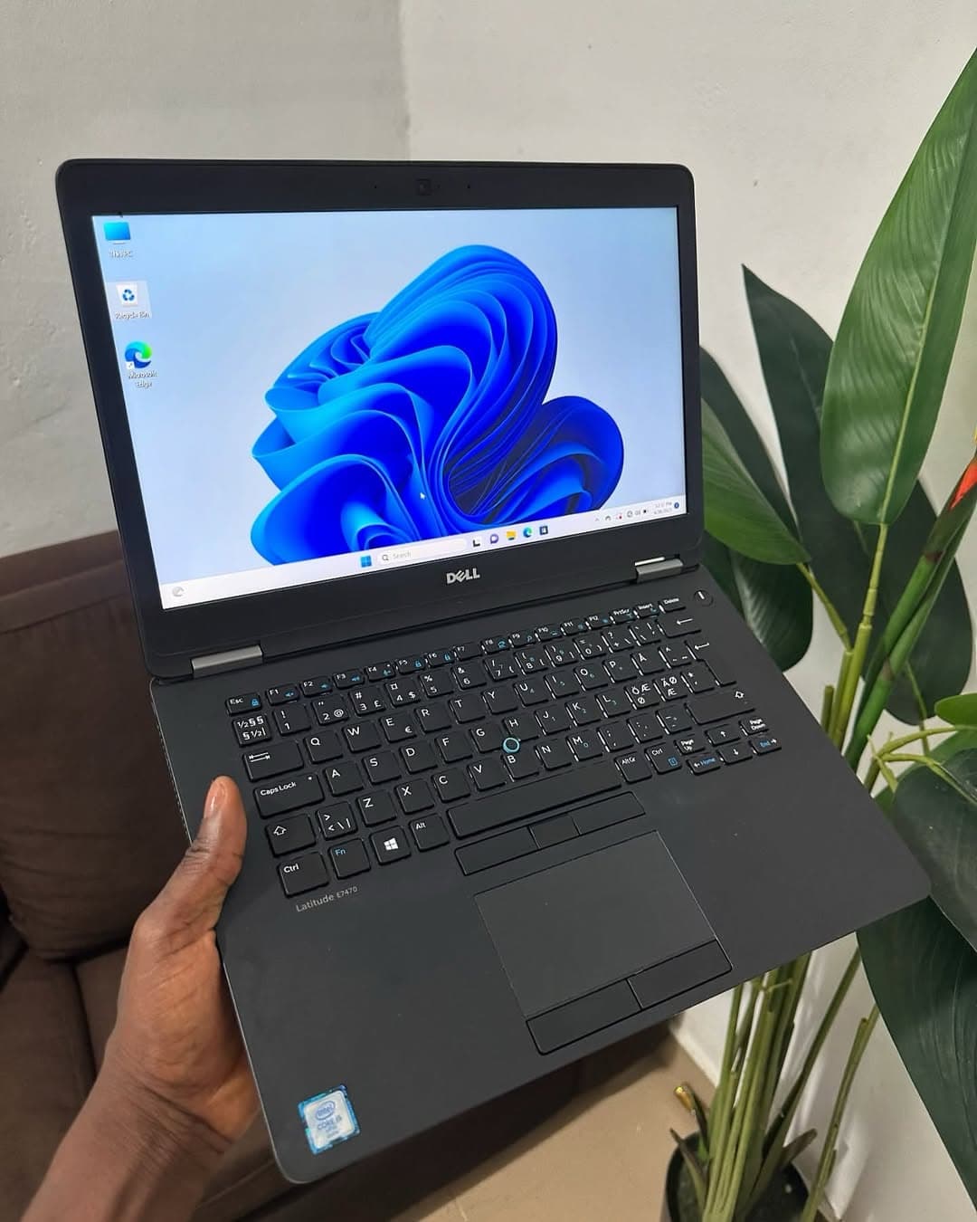 Dell Latitude E7470 14" Core i5 8GB RAM 256GB SSD Renewed